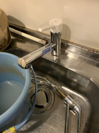 京都市中京区賃貸マンションにて、キッチン水栓取替工事伺いました。