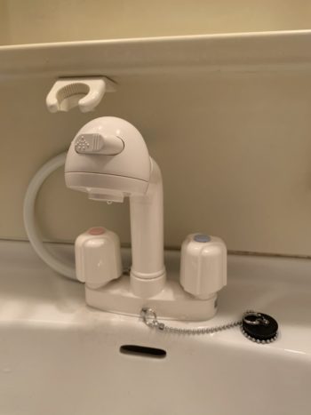 兵庫県川西市Uマンションにて、洗面水栓の取替に伺いました。
