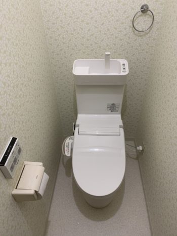 京都府向日市E様邸にて、トイレ取替工事に伺いました。