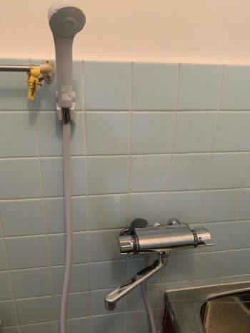 京都府長岡京市T様邸にて、浴室水栓取替に伺いました。